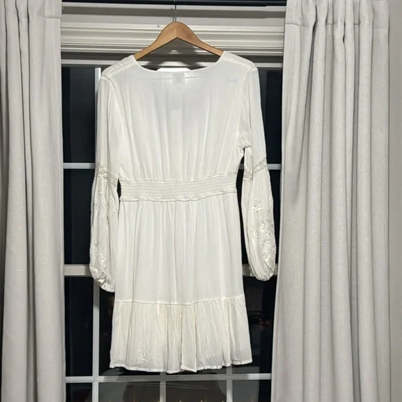 Francesca’s White Long Sleeve Dress, NWT Size Medium - Picture 7 of 7
